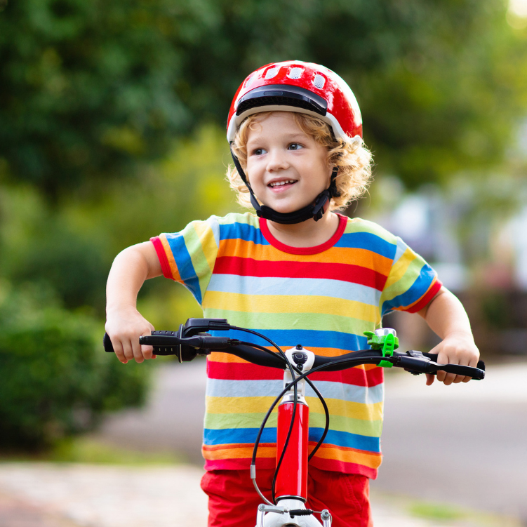 La ce vârstă e indicat să înveți copiii să meargă pe bicicletă?